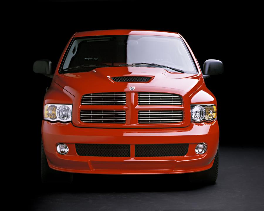  Dodge Ram SRT10 2004 года  (фото 35 из 40)